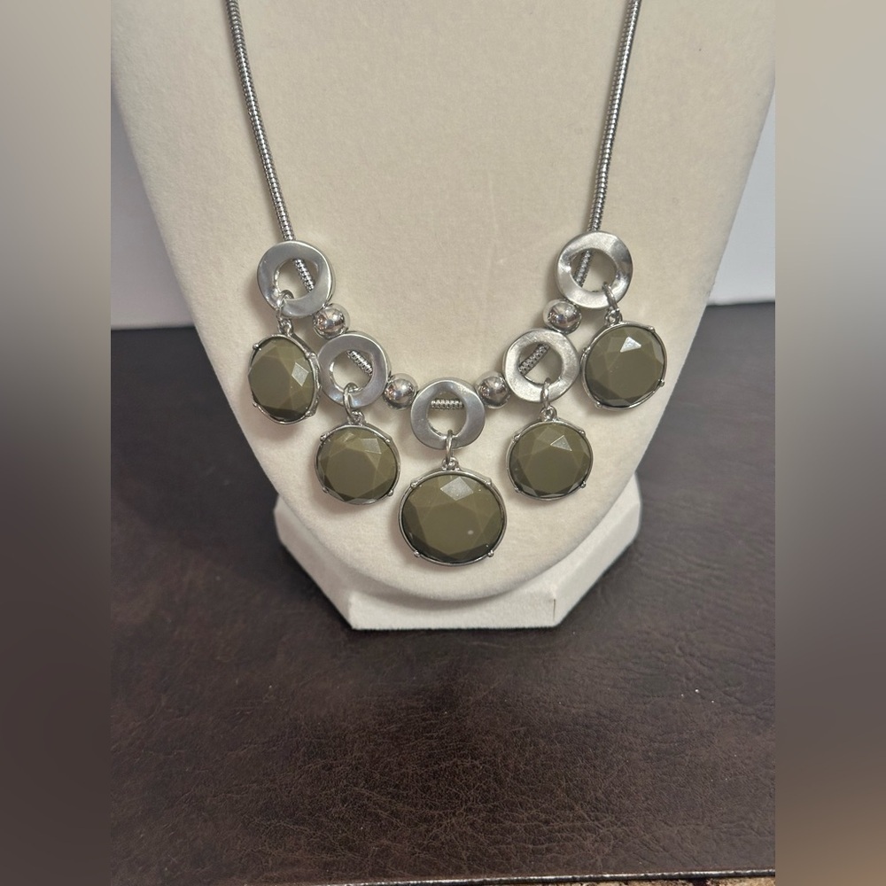 Unbranded Olive Green Faceted Stones Fashion Jewelry Snake Style Chain 21.5 “